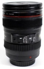 mug-objectif-photo-avec-couvercle-focus-d-appareil-photo-noir